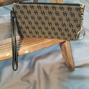 NWOT Dooney & Bourke Simple Wristlet Black Gold